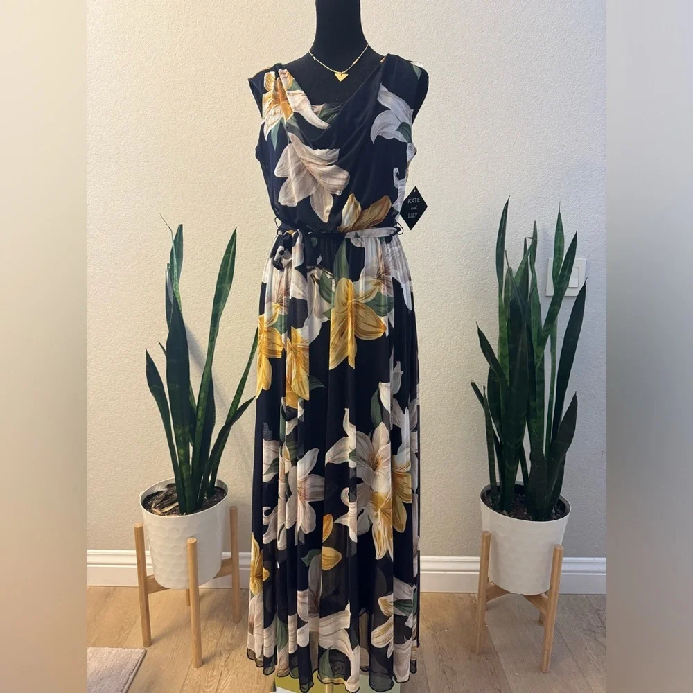 Scowl Neck Maxi‎ Dress | Kate and Lily - Picture 5 of 8